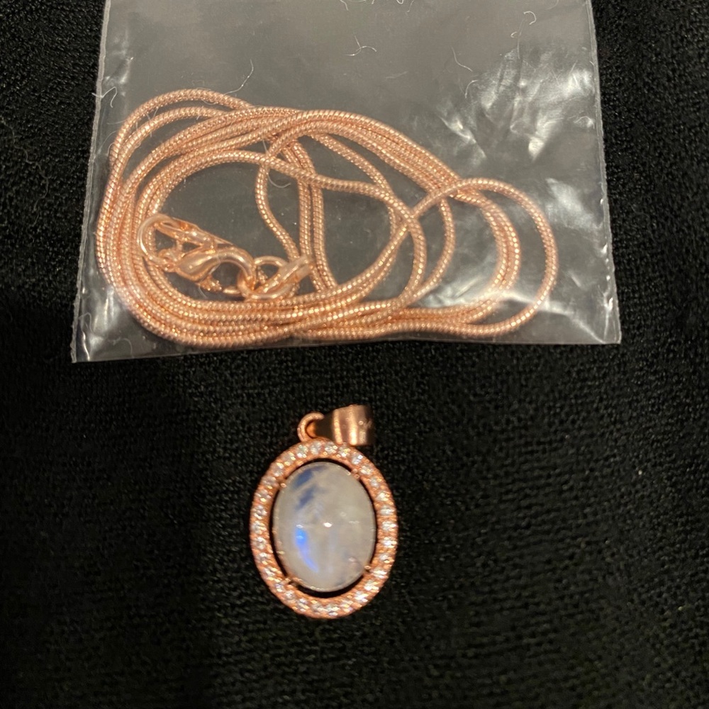 Moonstone pendant & chain